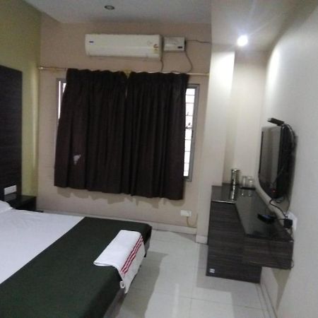 Iroomz Hoysala Residency Bellary Kültér fotó