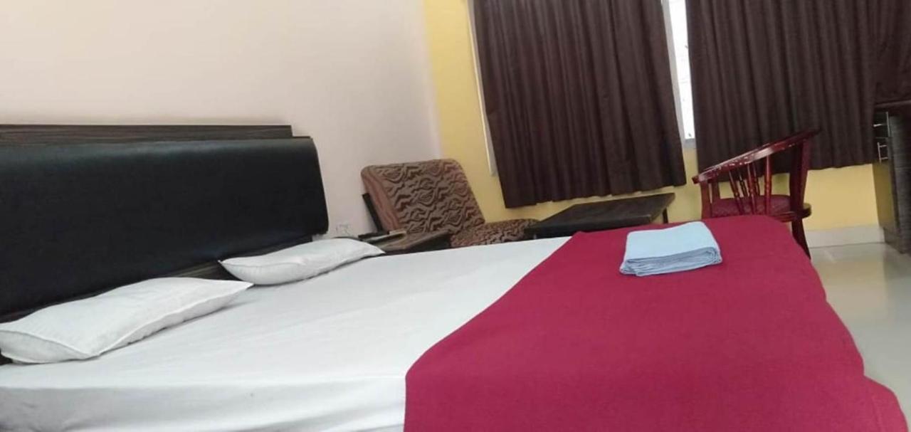 Iroomz Hoysala Residency Bellary Kültér fotó