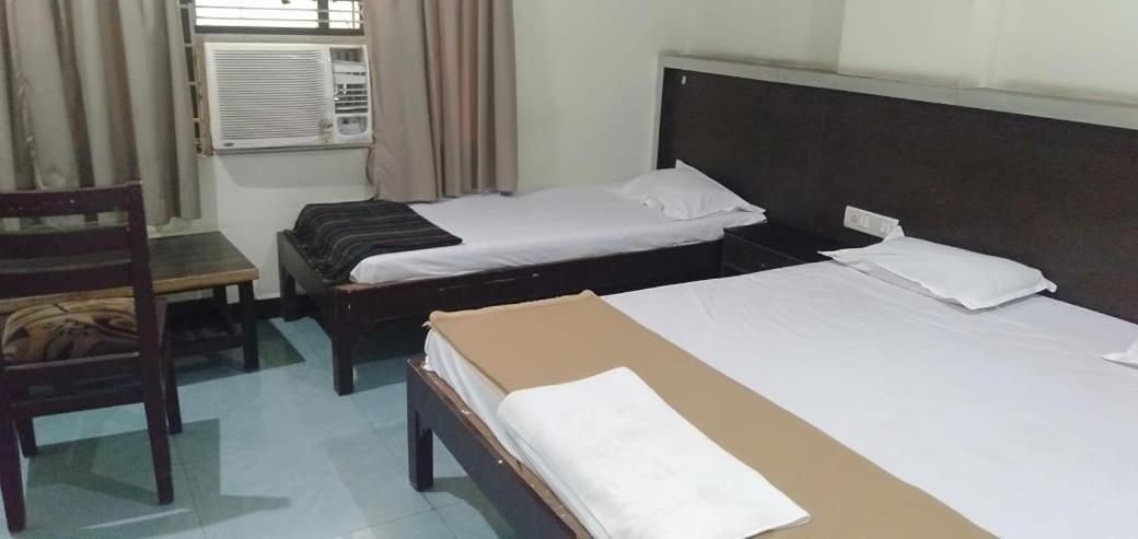 Iroomz Hoysala Residency Bellary Kültér fotó