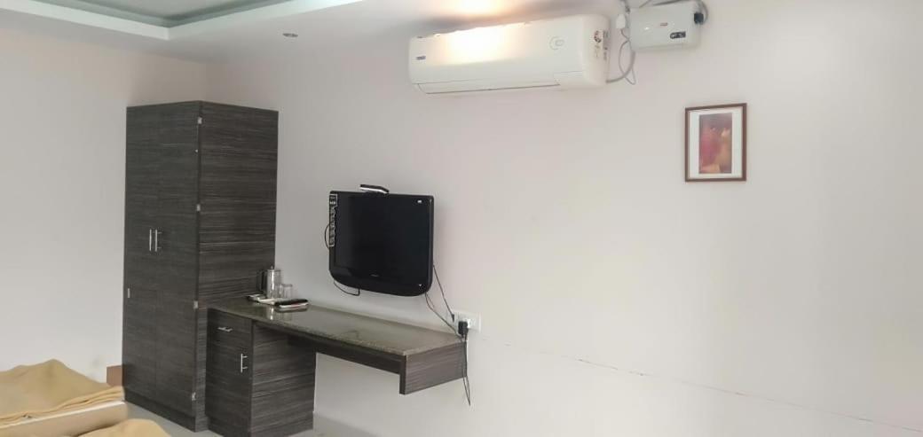 Iroomz Hoysala Residency Bellary Kültér fotó