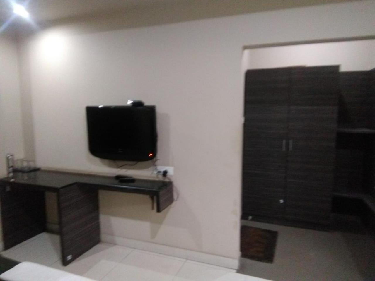 Iroomz Hoysala Residency Bellary Kültér fotó